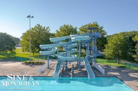 Exterior - 715 Pear Tree, Grosse Pointe Woods, MI 48236 photo 8 of 9