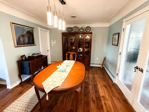 Dining - 4230 Saint Anthony, Temperance, MI 48182 photo 4 of 5