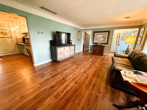 Living - 4230 Saint Anthony, Temperance, MI 48182 photo 3 of 5