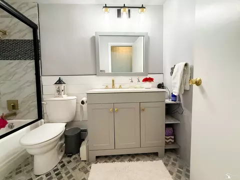 Bath - 4230 Saint Anthony, Temperance, MI 48182 photo 1 of 3
