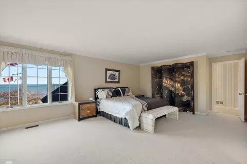 Bedroom - 207 Lake Shr, Grosse Pointe Farms, MI 48236 photo 7 of 11