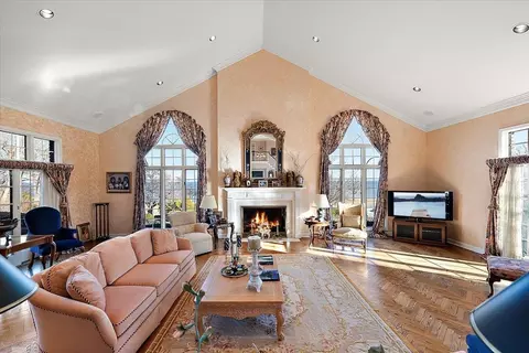 Living - 207 Lake Shr, Grosse Pointe Farms, MI 48236 photo 7 of 8