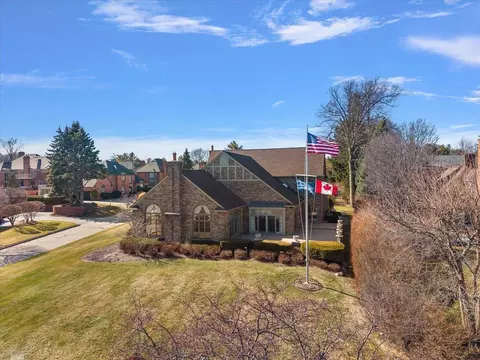 View/Area - 207 Lake Shr, Grosse Pointe Farms, MI 48236 photo 3 of 12