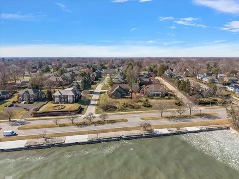 View/Area - 207 Lake Shr, Grosse Pointe Farms, MI 48236 photo 7 of 12