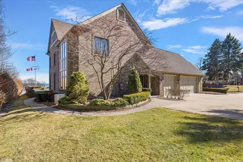 Exterior - 207 Lake Shr, Grosse Pointe Farms, MI 48236 photo 8 of 13