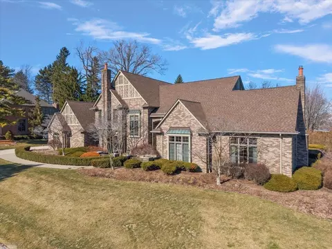 Exterior - 207 Lake Shr, Grosse Pointe Farms, MI 48236 photo 4 of 13