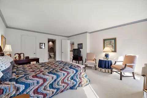 Bedroom - 207 Lake Shr, Grosse Pointe Farms, MI 48236 photo 5 of 11