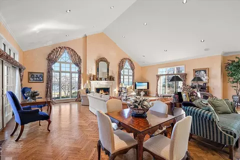 Living - 207 Lake Shr, Grosse Pointe Farms, MI 48236 photo 6 of 8