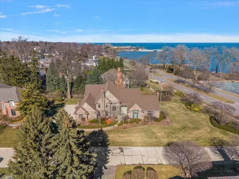 View/Area - 207 Lake Shr, Grosse Pointe Farms, MI 48236 photo 12 of 12