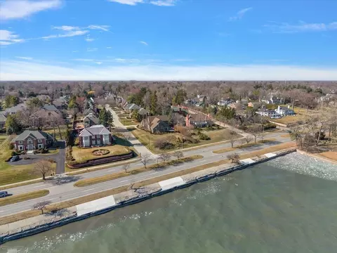 View/Area - 207 Lake Shr, Grosse Pointe Farms, MI 48236 photo 6 of 12
