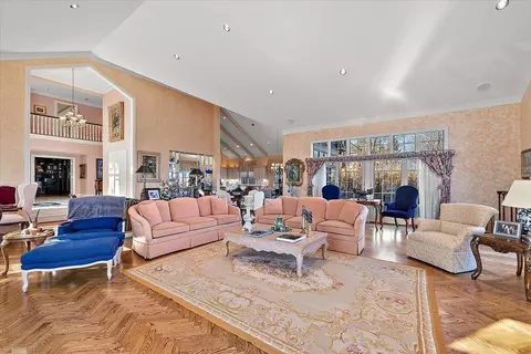 Living - 207 Lake Shr, Grosse Pointe Farms, MI 48236 photo 3 of 8