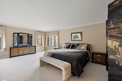 Bedroom - 207 Lake Shr, Grosse Pointe Farms, MI 48236 photo 6 of 11