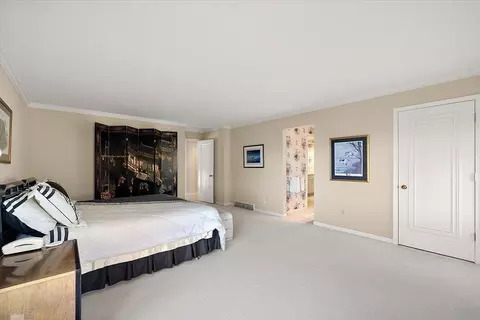 Bedroom - 207 Lake Shr, Grosse Pointe Farms, MI 48236 photo 8 of 11