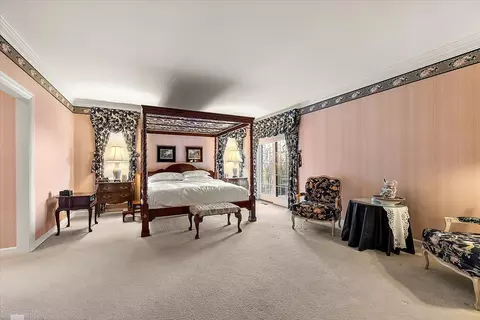Bedroom - 207 Lake Shr, Grosse Pointe Farms, MI 48236 photo 1 of 11