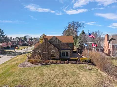 View/Area - 207 Lake Shr, Grosse Pointe Farms, MI 48236 photo 2 of 12