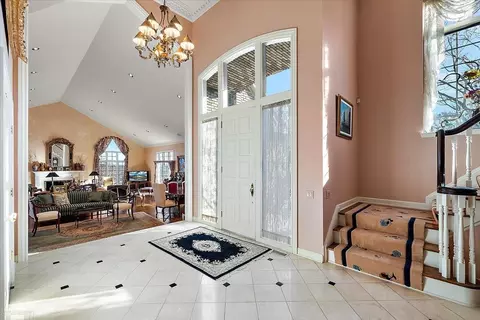 Entry Way - 207 Lake Shr, Grosse Pointe Farms, MI 48236 photo 2 of 6