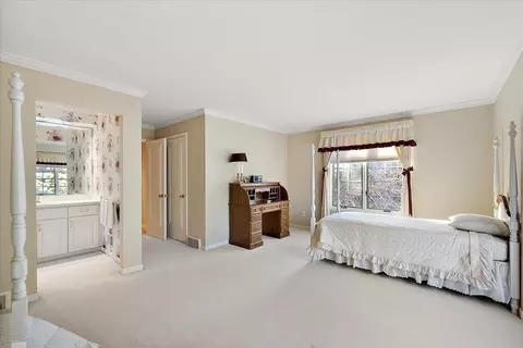 Bedroom - 207 Lake Shr, Grosse Pointe Farms, MI 48236 photo 10 of 11
