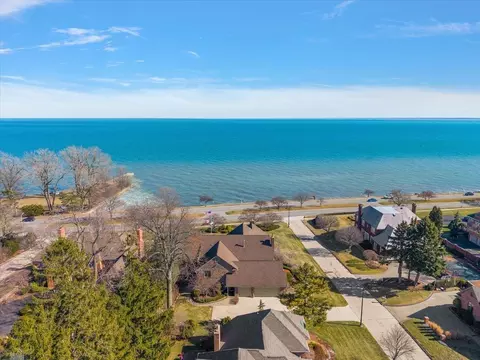 View/Area - 207 Lake Shr, Grosse Pointe Farms, MI 48236 photo 10 of 12