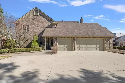 Exterior - 207 Lake Shr, Grosse Pointe Farms, MI 48236 photo 9 of 13