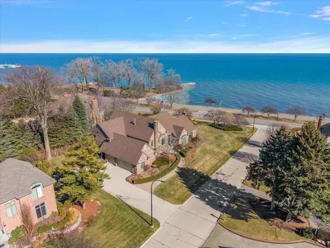 View/Area - 207 Lake Shr, Grosse Pointe Farms, MI 48236 photo 11 of 12