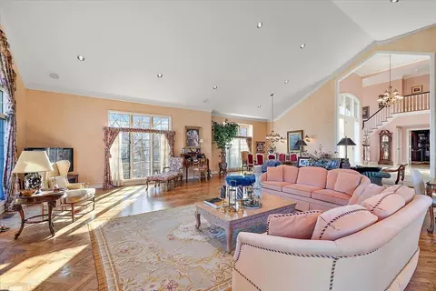 Living - 207 Lake Shr, Grosse Pointe Farms, MI 48236 photo 5 of 8