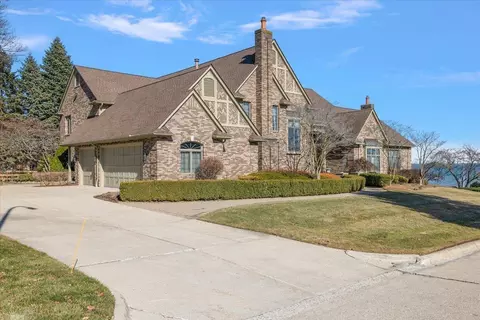 Exterior - 207 Lake Shr, Grosse Pointe Farms, MI 48236 photo 6 of 13