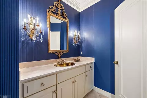 Bath - 207 Lake Shr, Grosse Pointe Farms, MI 48236 photo 1 of 10