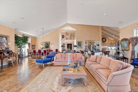Living - 207 Lake Shr, Grosse Pointe Farms, MI 48236 photo 4 of 8