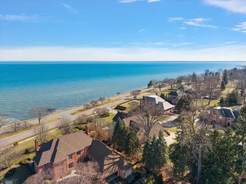 View/Area - 207 Lake Shr, Grosse Pointe Farms, MI 48236 photo 9 of 12