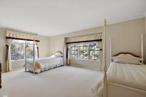 Bedroom - 207 Lake Shr, Grosse Pointe Farms, MI 48236 photo 9 of 11