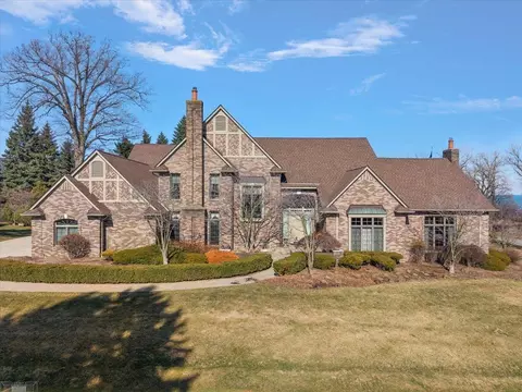 Exterior - 207 Lake Shr, Grosse Pointe Farms, MI 48236 photo 2 of 13