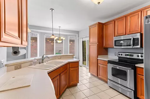 Kitchen - 49514 Sable Crk, Macomb, MI 48042 photo 2 of 4