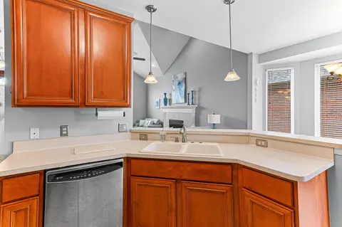 Kitchen - 49514 Sable Crk, Macomb, MI 48042 photo 3 of 4