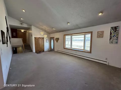 Living - 7151 N Elms, Flushing, MI 48433 photo 1 of 9