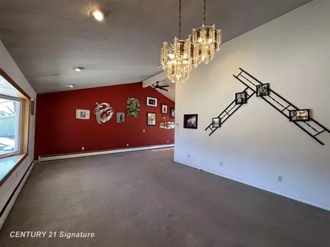 Living - 7151 N Elms, Flushing, MI 48433 photo 5 of 9