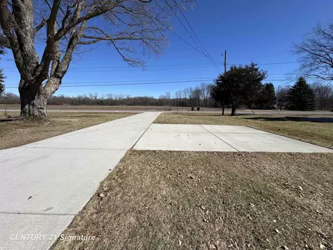 Exterior - 7151 N Elms, Flushing, MI 48433 photo 3 of 26