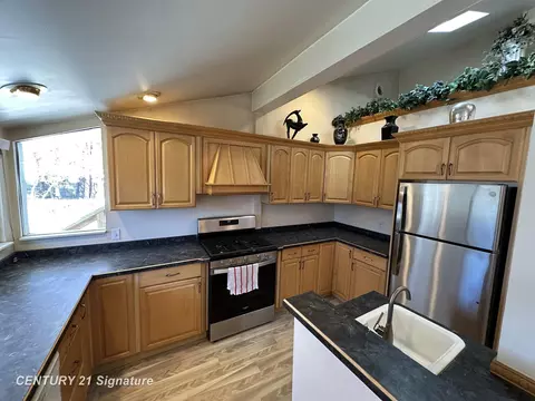 Kitchen - 7151 N Elms, Flushing, MI 48433 photo 3 of 7