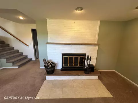Living - 7151 N Elms, Flushing, MI 48433 photo 7 of 9
