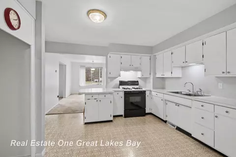 Kitchen - 2750 E Deckerville, Caro, MI 48723 photo 2 of 2
