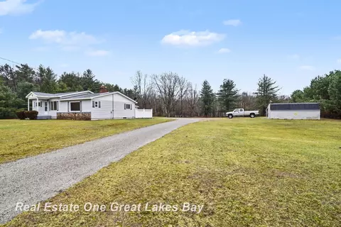 Exterior - 2750 E Deckerville, Caro, MI 48723 photo 2 of 5