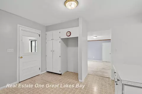 Entry Way - 2750 E Deckerville, Caro, MI 48723 photo 1 of 3