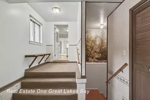 Entry Way - 2750 E Deckerville, Caro, MI 48723 photo 2 of 3