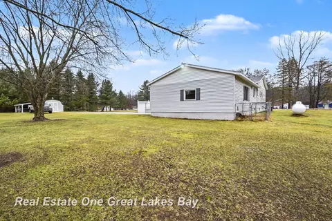 Exterior - 2750 E Deckerville, Caro, MI 48723 photo 3 of 5