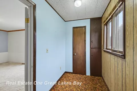 Entry Way - 2750 E Deckerville, Caro, MI 48723 photo 3 of 3