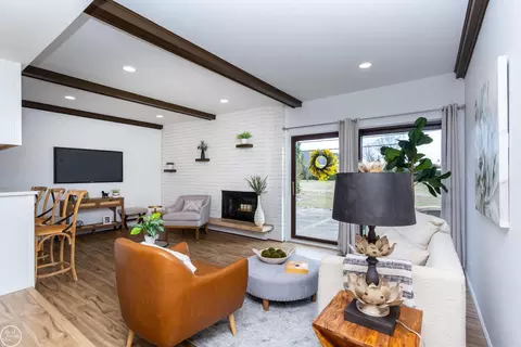 Living - 3902 Marlene, Warren, MI 48092 photo 6 of 8
