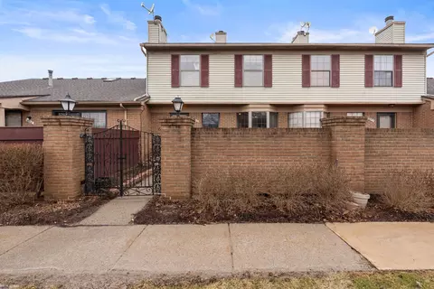 38916 Country, Farmington Hills, MI 48331