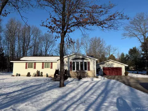 8317 Venture P2, Gladstone, MI 49837