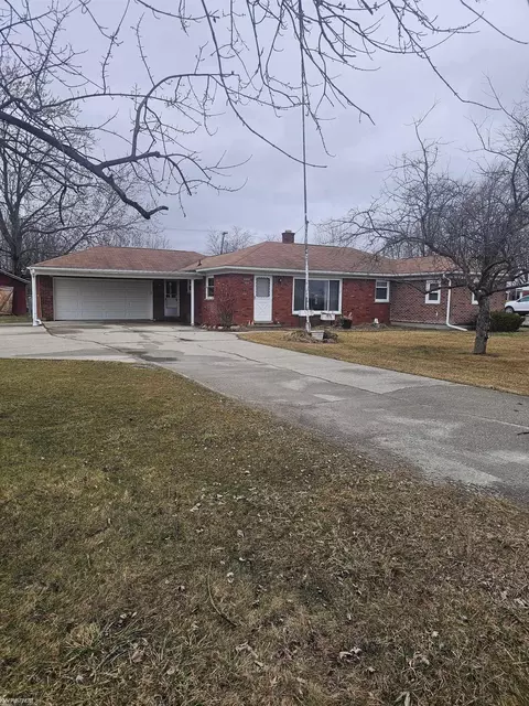 5882 King, East China, MI 48054