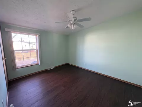 Bedroom - 13565 Pear, Carleton, MI 48117 photo 3 of 5