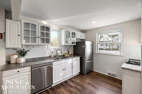 Kitchen - 412 Manor, Grosse Pointe Farms, MI 48236 photo 2 of 4
